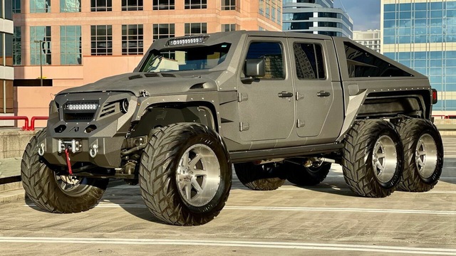 Siêu Jeep độ 6 bánh không kém cạnh Mẹc G63 AMG 6x6 chào bán với giá ‘chỉ’ 200.000 USD