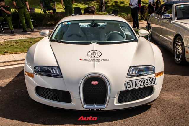 Cận cảnh Bugatti Veyron độc nhất Việt Nam vừa tái xuất sau hai năm vắng bóng: Các chi tiết vẫn như mới sau 13 năm tuổi - Ảnh 1. Cận cảnh Bugatti Veyron độc nhất Việt Nam vừa tái xuất sau hai năm vắng bóng: Các chi tiết vẫn như mới sau 13 năm tuổi - Ảnh 1.
