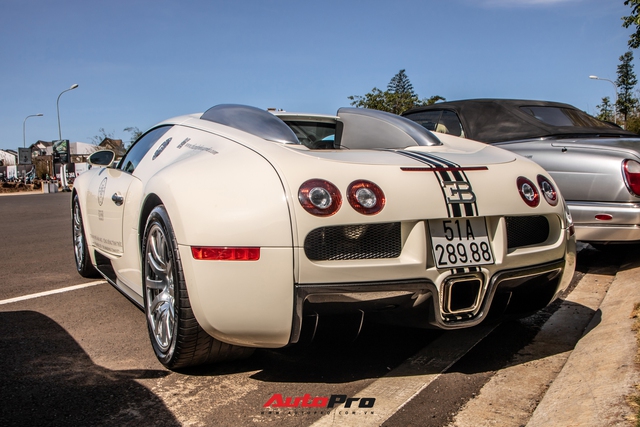 Cận cảnh Bugatti Veyron độc nhất Việt Nam vừa tái xuất sau hai năm vắng bóng: Các chi tiết vẫn như mới sau 13 năm tuổi - Ảnh 5. Cận cảnh Bugatti Veyron độc nhất Việt Nam vừa tái xuất sau hai năm vắng bóng: Các chi tiết vẫn như mới sau 13 năm tuổi - Ảnh 5.
