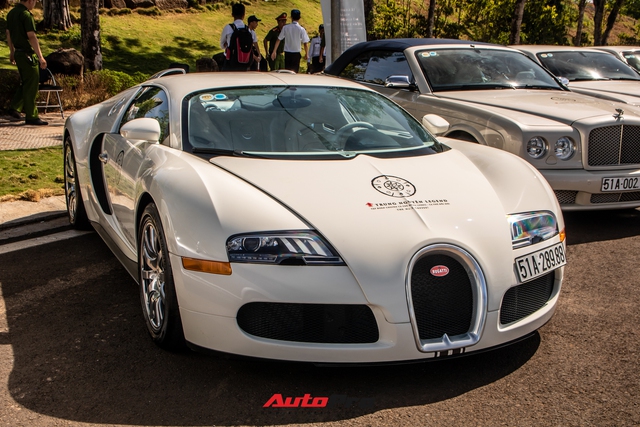 Cận cảnh Bugatti Veyron độc nhất Việt Nam vừa tái xuất sau hai năm vắng bóng: Các chi tiết vẫn như mới sau 13 năm tuổi - Ảnh 4. Cận cảnh Bugatti Veyron độc nhất Việt Nam vừa tái xuất sau hai năm vắng bóng: Các chi tiết vẫn như mới sau 13 năm tuổi - Ảnh 4.