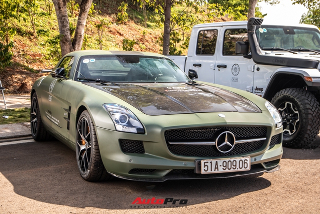 Ông Đặng Lê Nguyên Vũ mang Bugatti Veyron cùng dàn xe hơn trăm tỷ xuất hiện tại TP. Buôn Mê Thuột - Ảnh 16. Ông Đặng Lê Nguyên Vũ mang Bugatti Veyron cùng dàn xe hơn trăm tỷ xuất hiện tại TP. Buôn Mê Thuột - Ảnh 16.