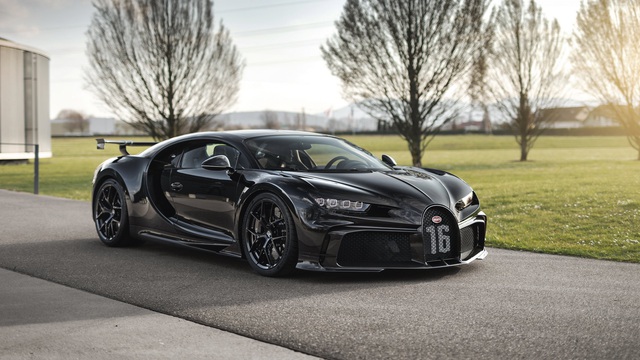 Bugatti Chiron thứ 300 ra lò: Giá quy đổi đã hơn 92 tỷ, tuỳ biến "tận răng" theo ý đại gia