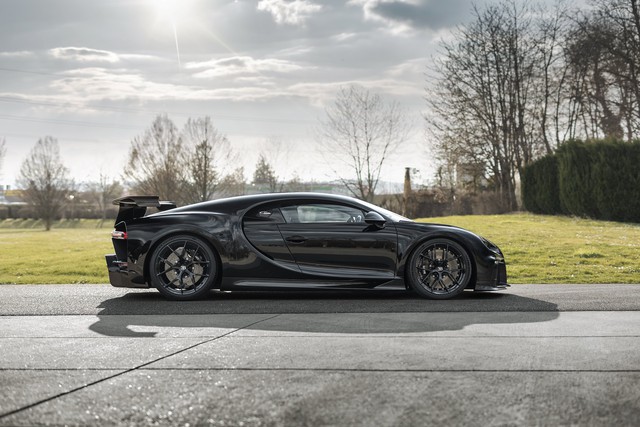Bugatti Chiron thứ 300 ra lò: Giá quy đổi đã hơn 92 tỷ, tuỳ biến tận răng theo ý đại gia - Ảnh 2.