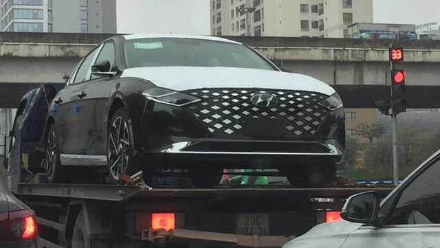 Hyundai Grandeur 2020 đầu tiên về Việt Nam: Xe Hàn sang chảnh ngang kích thước Mercedes E-Class và BMW 5-Series - Ảnh 1.