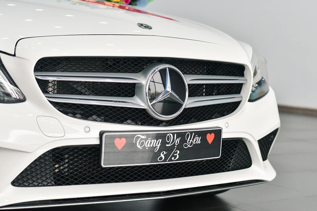 Tặng quà kiểu soái ca Hà Nam: Âm thầm xem Mercedes-Benz rồi gọi ship đến tận cửa tặng vợ - Ảnh 3.