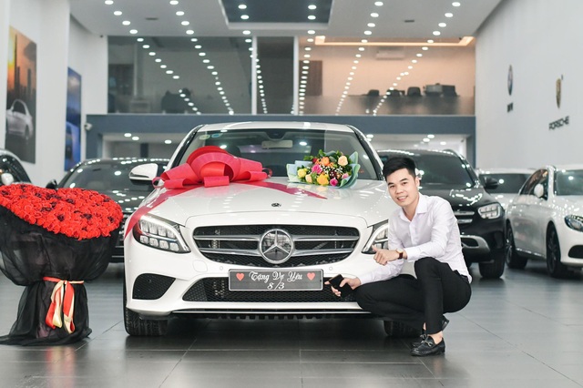 Tặng quà kiểu soái ca Hà Nam: Âm thầm xem Mercedes-Benz rồi gọi ship đến tận cửa tặng vợ - Ảnh 4.