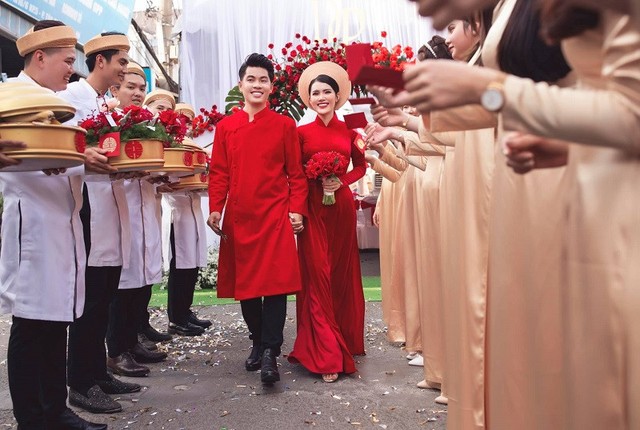 Lộ danh tính cô dâu nhan sắc sánh ngang hàng Hoa hậu cùng dàn siêu xe trong ngày cưới  - Ảnh 3.