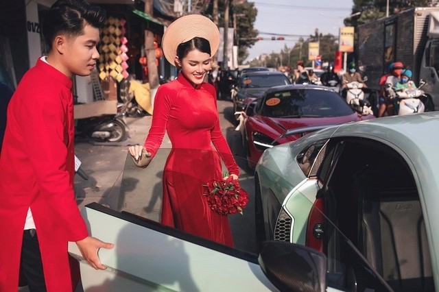 Lộ danh tính cô dâu nhan sắc sánh ngang hàng Hoa hậu cùng dàn siêu xe trong ngày cưới  - Ảnh 4.