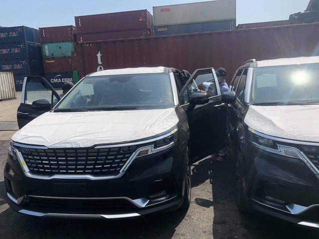 Hàng chục chiếc Kia Sedona 2021 cập cảng Việt Nam, ngày ra mắt không còn xa - Ảnh 1.