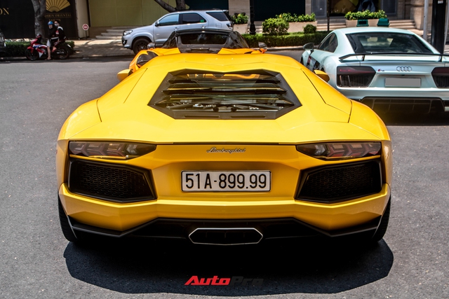 Chồng ca sĩ Đoàn Di Băng cầm lái siêu xe McLaren 720S Spider hội ngộ với giới đại gia Sài Gòn - Ảnh 6. Chồng ca sĩ Đoàn Di Băng cầm lái siêu xe McLaren 720S Spider hội ngộ với giới đại gia Sài Gòn - Ảnh 6.