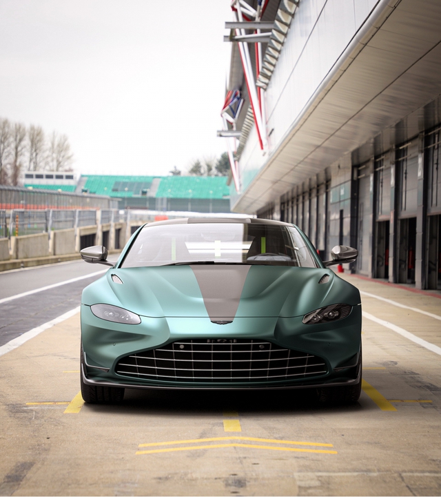 Aston Martin Vantage có thêm bản đặc biệt lấy cảm hứng từ xe an toàn - Ảnh 2.