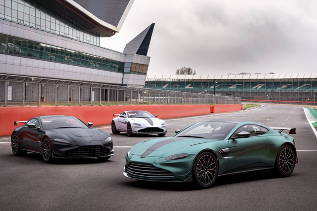 Aston Martin Vantage có thêm bản đặc biệt lấy cảm hứng từ xe an toàn - Ảnh 6.