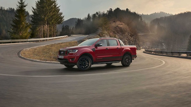 Ford Ranger 2022 dần lộ diện - Nỗi lo của Toyota Hilux và Mitsubishi Triton