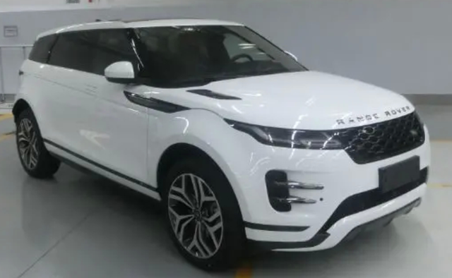 Mang Land Rover Discovery Sport ra để trải nghiệm đường đua VOC 2021 vì xem trực tiếp chưa đã, anh khán giả số nhọ nhận cái kết ‘có thể mất cả trăm triệu đồng’ - Ảnh 4.