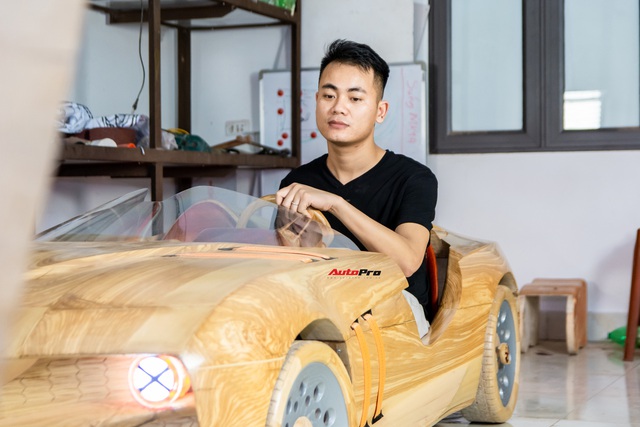Gặp ông bố tự chế siêu xe gỗ trăm triệu đồng: Thực ra mình đang dùng trí tuệ của người khác nên không thể làm xe để bán được - Ảnh 6. Gặp ông bố tự chế siêu xe gỗ trăm triệu đồng: Thực ra mình đang dùng trí tuệ của người khác nên không thể làm xe để bán được - Ảnh 6.
