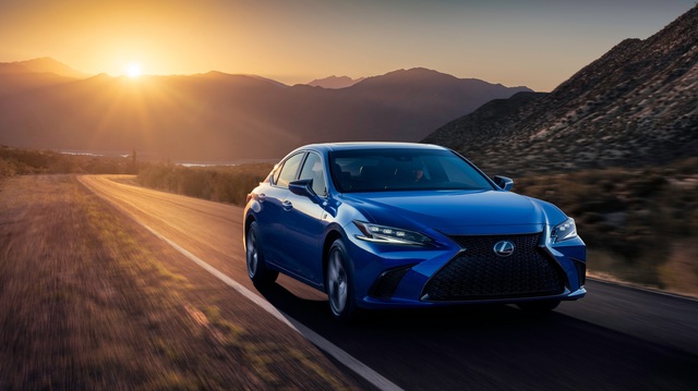 Lexus ES 2022 ra mắt: Bổ sung phiên bản, trang bị mới đấu Mercedes-Benz E-Class, BMW 5-Series khi về nước