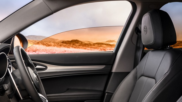 Cá tháng tư của các hãng xe: BMW chơi độc với ý tưởng bỏ đèn xi-nhan, Mercedes giới thiệu nước hoa mùi 'tri thức'