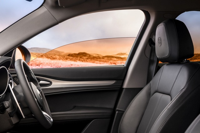 Cá tháng tư của các hãng xe: BMW chơi độc với ý tưởng bỏ đèn xi-nhan, Mercedes giới thiệu nước hoa mùi tri thức - Ảnh 4. Cá tháng tư của các hãng xe: BMW chơi độc với ý tưởng bỏ đèn xi-nhan, Mercedes giới thiệu nước hoa mùi tri thức - Ảnh 4.