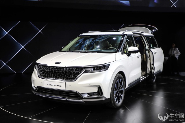 NÓNG: Kia Sedona 2021 đầu tiên về Việt Nam, gắn tên mới Carnival, dự kiến bán chính hãng trong năm nay - Ảnh 3.