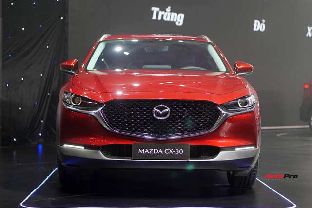 Ra mắt Mazda CX-30 tại Việt Nam: 2 phiên bản, giá cao nhất gần 900 triệu, đấu Toyota Corolla Cross - Ảnh 1.