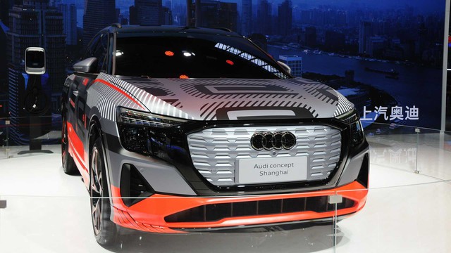 Audi giới thiệu SUV lạ còn không có tên gọi: Kích thước ngang E-Tron từng về Việt Nam, có thể là Q7 chạy điện - Ảnh 1.
