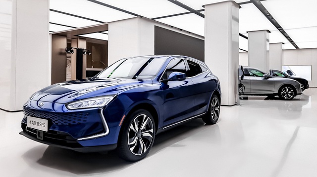 Huawei SF5 – Coupe SUV long lanh đầu tay của ông trùm công nghệ thế giới mới gia nhập làng xe được một tháng
