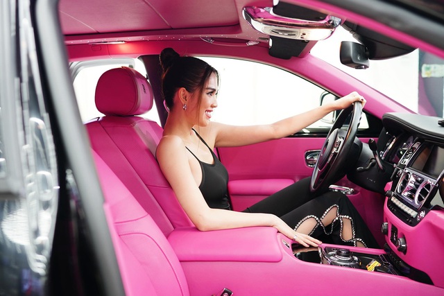 Ngọc Trinh khoe Rolls-Royce Ghost phiên bản Black Pink độc nhất Việt Nam, tiện rao bán Mercedes-Maybach S500 giá 6,5 tỷ đồng - Ảnh 7.