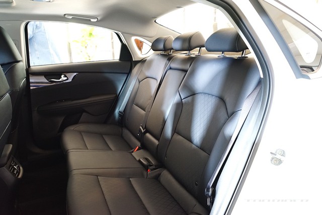 Chi tiết Kia Cerato 2021 ngoài đời thực: 4 biến thể, option miên man, giá quy đổi từ 360 triệu đồng - Ảnh 10. Chi tiết Kia Cerato 2021 ngoài đời thực: 4 biến thể, option miên man, giá quy đổi từ 360 triệu đồng - Ảnh 10.