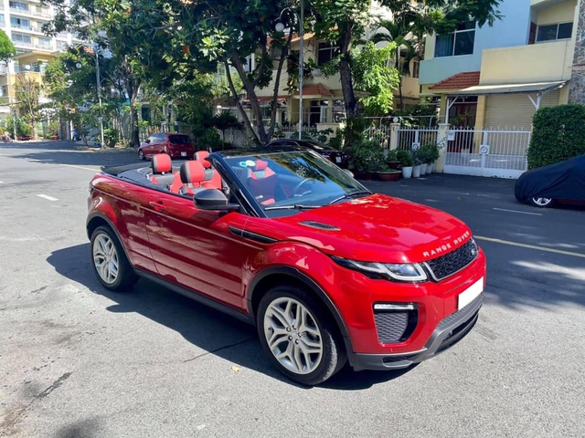 Mới chạy 900km, đại gia Việt rao bán Range Rover Evoque mui trần hiếm nhất nhì Việt Nam giá 3,4 tỷ đồng - Ảnh 1.