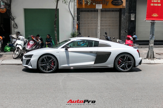 Audi R8 V10 Performance 2021 đầu tiên về Việt Nam lộ diện trên phố với một chi tiết khẳng định đã có chủ - Ảnh 2.