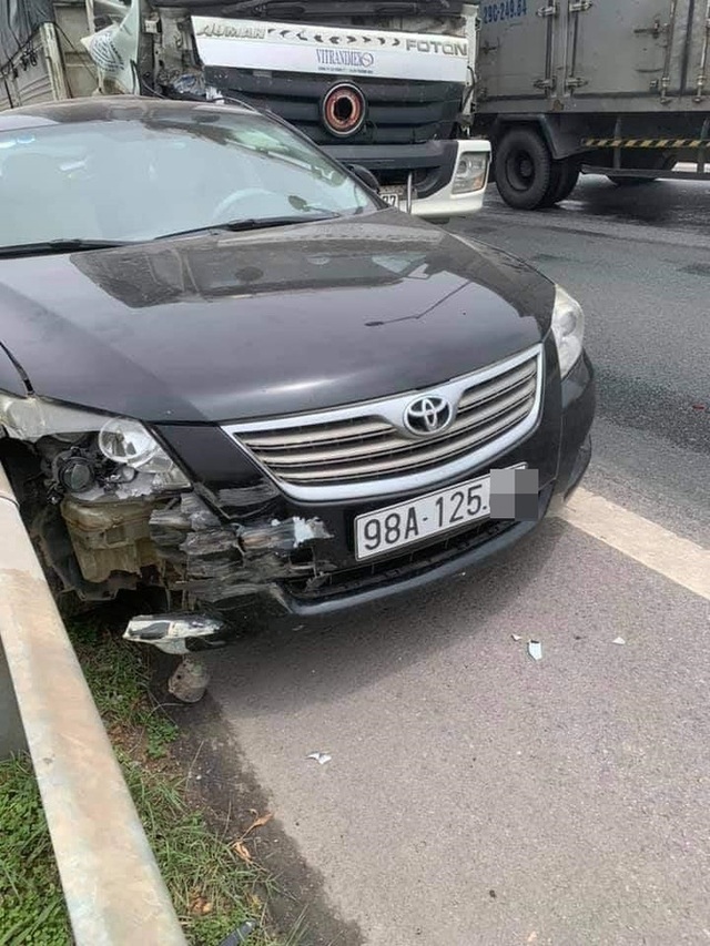 Chủ Camry vừa đăng bán xe, vài tiếng sau đã gặp tai nạn kinh hoàng trên cao tốc - Ảnh 2. Chủ Camry vừa đăng bán xe, vài tiếng sau đã gặp tai nạn kinh hoàng trên cao tốc - Ảnh 2.