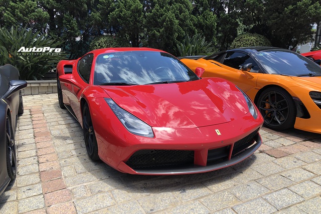 Dàn siêu xe trăm tỷ sặc sỡ hội ngộ tại Đà Lạt, Ferrari F8 Tributo của nữ đại gia trẻ mới sắm cũng góp mặt - Ảnh 6. Dàn siêu xe trăm tỷ sặc sỡ hội ngộ tại Đà Lạt, Ferrari F8 Tributo của nữ đại gia trẻ mới sắm cũng góp mặt - Ảnh 6.