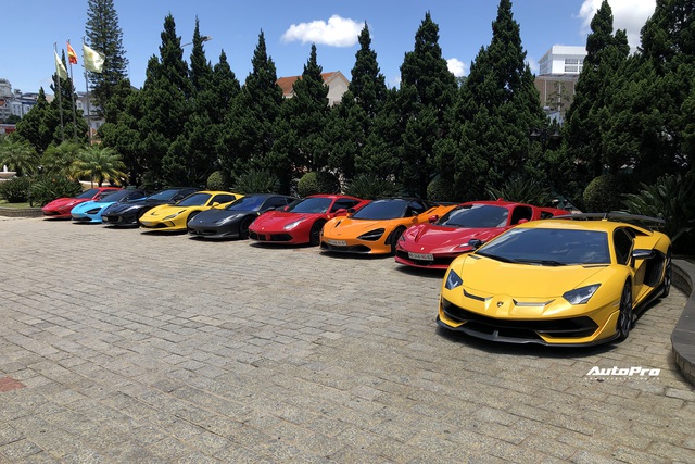 Dàn siêu xe trăm tỷ sặc sỡ hội ngộ tại Đà Lạt, Ferrari F8 Tributo của nữ đại gia trẻ mới sắm cũng góp mặt - Ảnh 1. Dàn siêu xe trăm tỷ sặc sỡ hội ngộ tại Đà Lạt, Ferrari F8 Tributo của nữ đại gia trẻ mới sắm cũng góp mặt - Ảnh 1.
