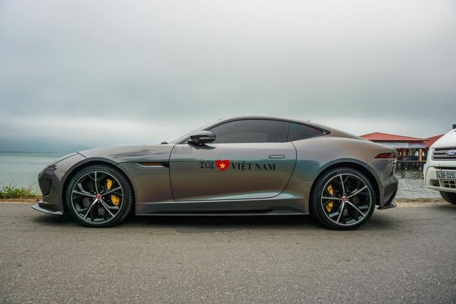 Siêu báo Jaguar F-Type R Coupe độc nhất Việt Nam bán lại giá hơn 5 tỷ đồng, ODO là chi tiết gây chú ý - Ảnh 2.