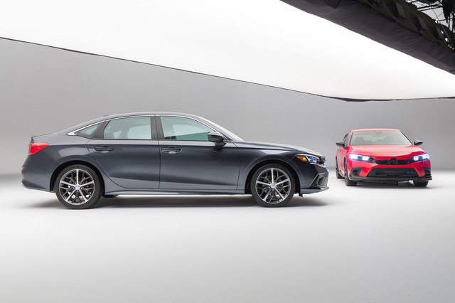 Chi tiết Honda Civic 2022 ngoài đời thực: Sang chảnh hơn, giảm chất thể thao, thêm nhiều trang bị bắt kịp thời đại, phả hơi nóng lên Mazda3 - Ảnh 2. Chi tiết Honda Civic 2022 ngoài đời thực: Sang chảnh hơn, giảm chất thể thao, thêm nhiều trang bị bắt kịp thời đại, phả hơi nóng lên Mazda3 - Ảnh 2.