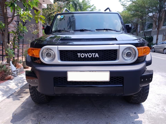 [Góc giữ giá] 11 năm tuổi, Toyota FJ Cruiser chạy 70.000km vẫn đắt ngang Mercedes-Benz GLC 2021 - Ảnh 1.