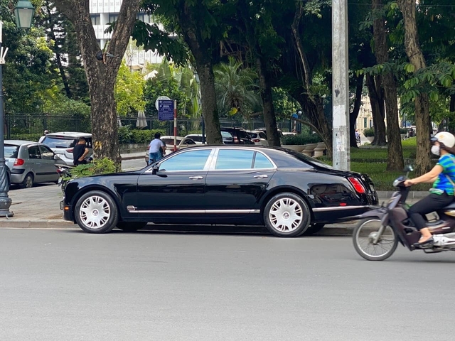 Qua thời đỉnh cao, Bentley Mulsanne xuống giá còn hơn 7 tỷ đồng dù chỉ chạy 2.200km/năm - Ảnh 5.