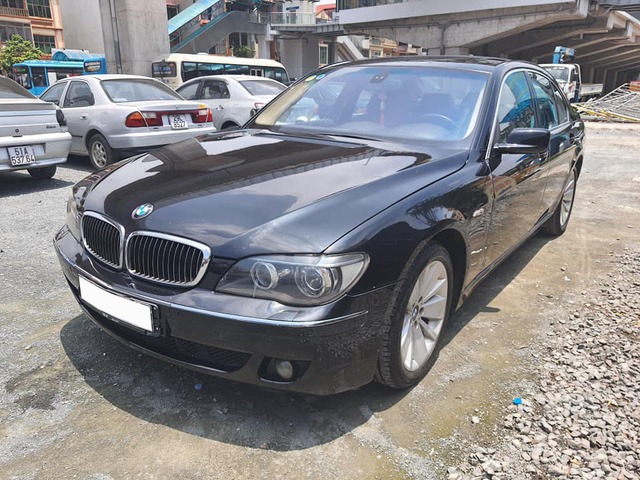 Bước sang tuổi 16, BMW 750Li chỉ còn đắt hơn Honda SH 60 triệu đồng - Ảnh 1.