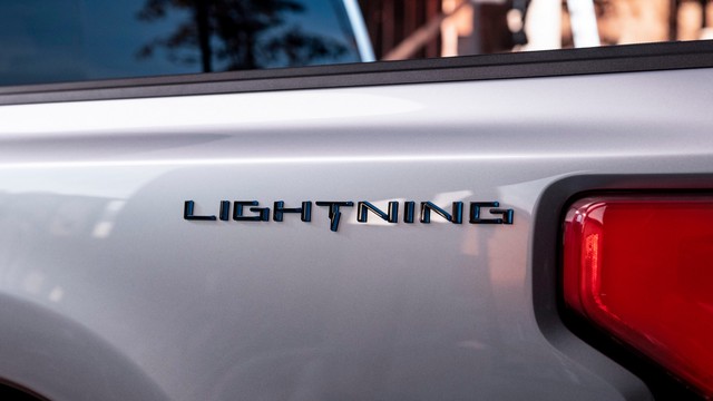 Ford F-150 Lightning chính thức trở lại: Bán tải nhanh nhất, mạnh nhất - Ảnh 3.