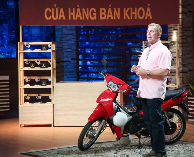 Ông Tây làm khóa chống trộm xe máy 275.000 đồng: Tôi yêu Việt Nam, tôi sẽ không sản xuất ở quốc gia nào khác Việt Nam - Ảnh 1.