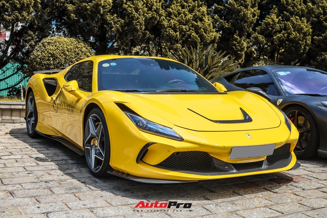 Ferrari F8 Spider cua nu doanh nhan ca phe 9x nang cap hang loat do choi hang hieu