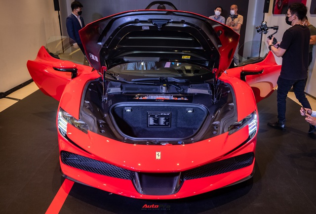 Ferrari SF90 Stradale chính hãng đầu tiên về Việt Nam: Giá trên 30 tỷ đồng, không phải xe của Cường Đô La - Ảnh 5. Ferrari SF90 Stradale chính hãng đầu tiên về Việt Nam: Giá trên 30 tỷ đồng, không phải xe của Cường Đô La - Ảnh 5.