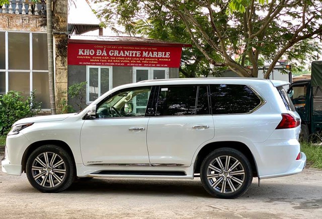 Lexus LX 570 Super Sport hiếm hoi được rao bán: Khấu hao hàng tỷ đồng sau 5 năm nhưng vẫn đắt ngang BMW X7 đập hộp - Ảnh 2.