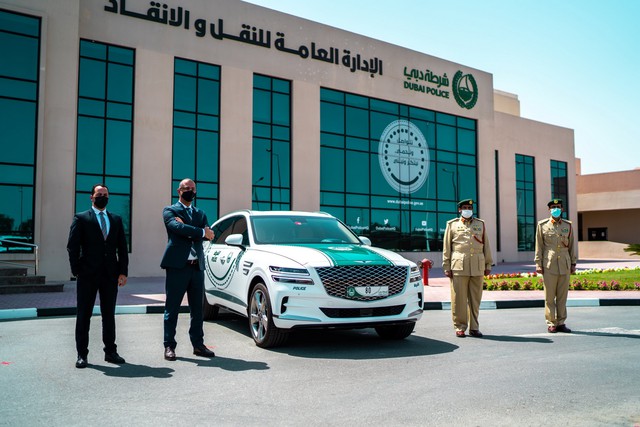 Chán siêu xe, cảnh sát Dubai chuyển sang tậu xe Hàn - Ảnh 1.