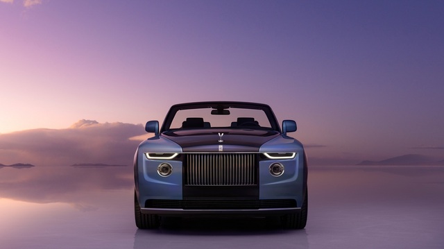 Khi các hãng xe phổ thông vẫn đang tìm nguồn chip bán dẫn mới thì Rolls-Royce vẫn 'kê cao ghế ngủ' nhờ mảng này