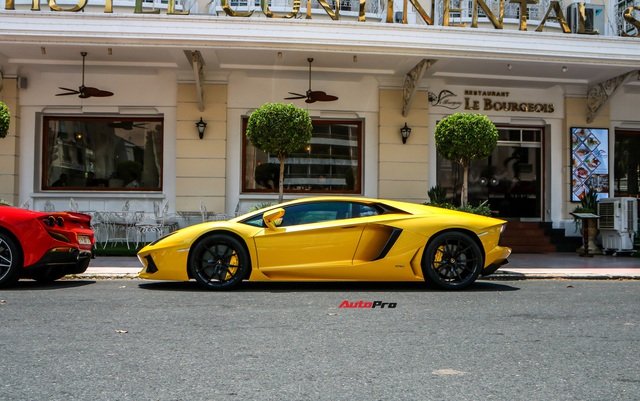 Doanh nhân Nguyễn Quốc Cường cầm lái Ferrari F8 Tributo dạo phố, xuất hiện cùng một siêu xe mới âm thầm về nước - Ảnh 8. Doanh nhân Nguyễn Quốc Cường cầm lái Ferrari F8 Tributo dạo phố, xuất hiện cùng một siêu xe mới âm thầm về nước - Ảnh 8.