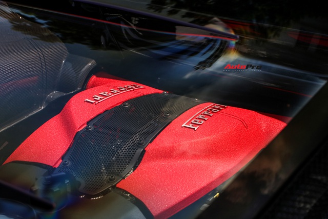 Doanh nhân Nguyễn Quốc Cường cầm lái Ferrari F8 Tributo dạo phố, xuất hiện cùng một siêu xe mới âm thầm về nước - Ảnh 5. Doanh nhân Nguyễn Quốc Cường cầm lái Ferrari F8 Tributo dạo phố, xuất hiện cùng một siêu xe mới âm thầm về nước - Ảnh 5.