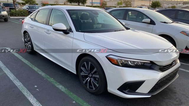 Honda Civic đời mới lần đầu lộ diện ngoài đời thực - Đối thủ trực diện của Mazda3 và Hyundai Elantra