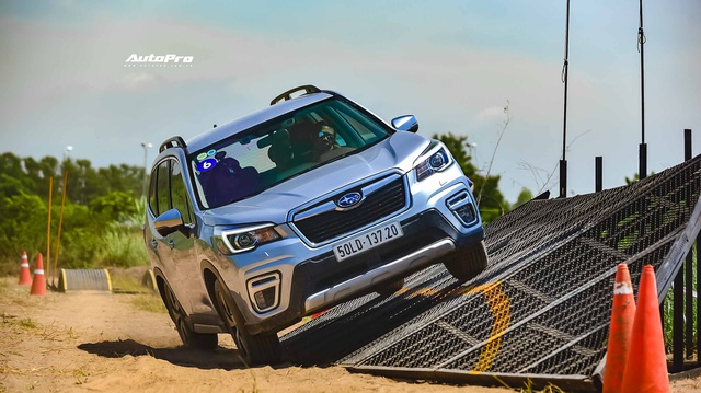 Subaru Forester 'gặm nhấm' thị phần của Honda CR-V bằng cách này