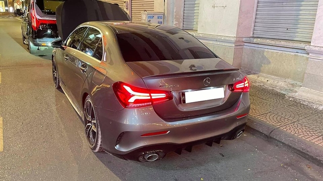 Mercedes-AMG A 35 4Matic 2021 đầu tiên bán: Giá 2,2 tỷ, ODO vỏn vẹn 1.800km - Ảnh 2.